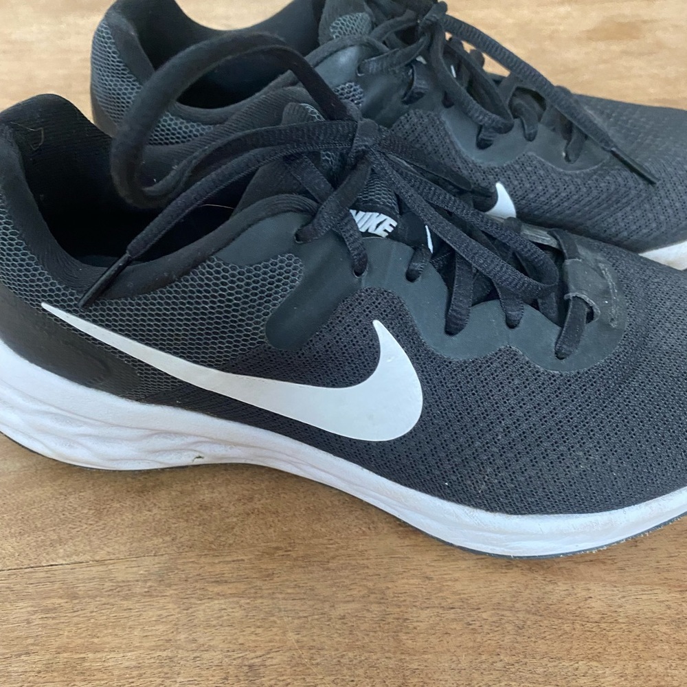 Nike Revolution 6 running shoe - women’s size 8.5 - black